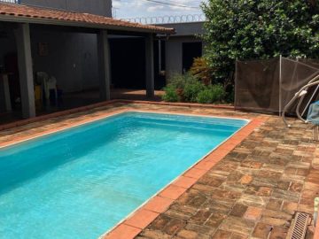 Casa com Piscina Planalto Verde